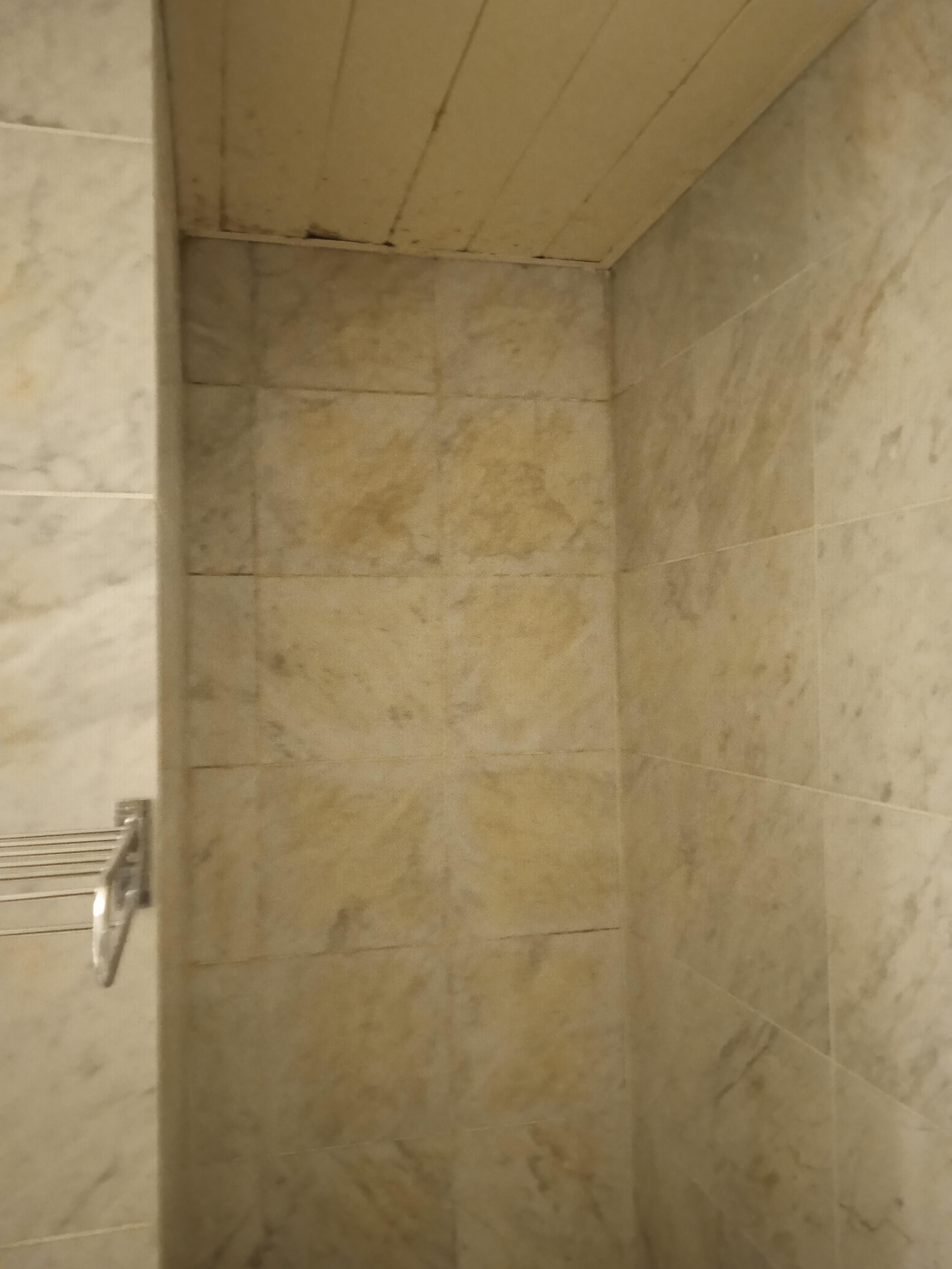 plafond au dessus baibnoire