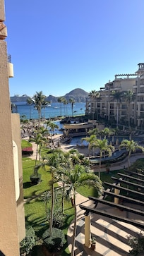 The view was unbeatable and the deck is fantastic for afternoon siesta time!