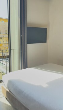 Nice balcony, for sunlight!