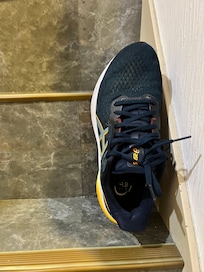 Size 9 shoes to show steep rise.