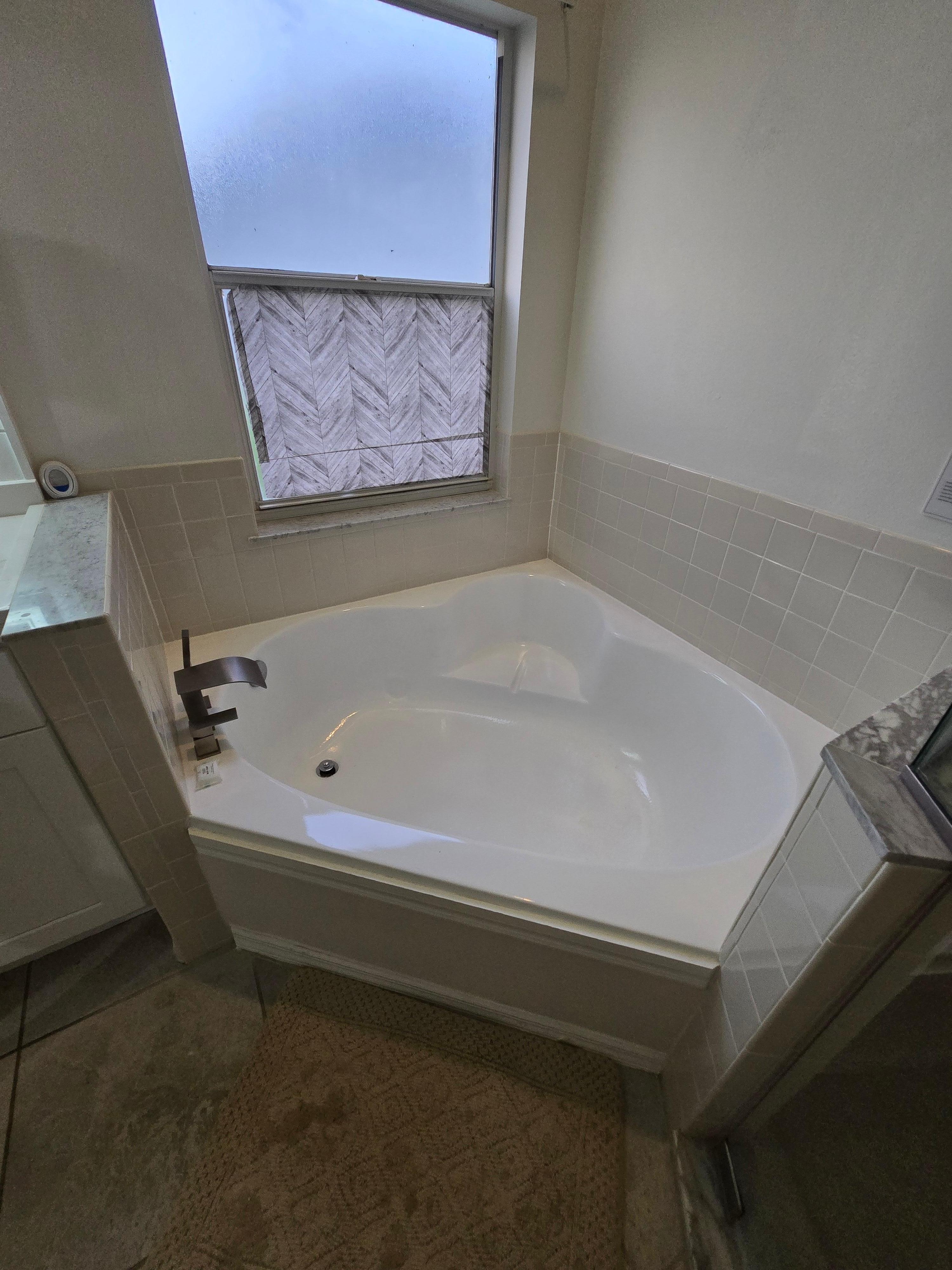 The tub in the master suite that has a sign that says "hot tub".