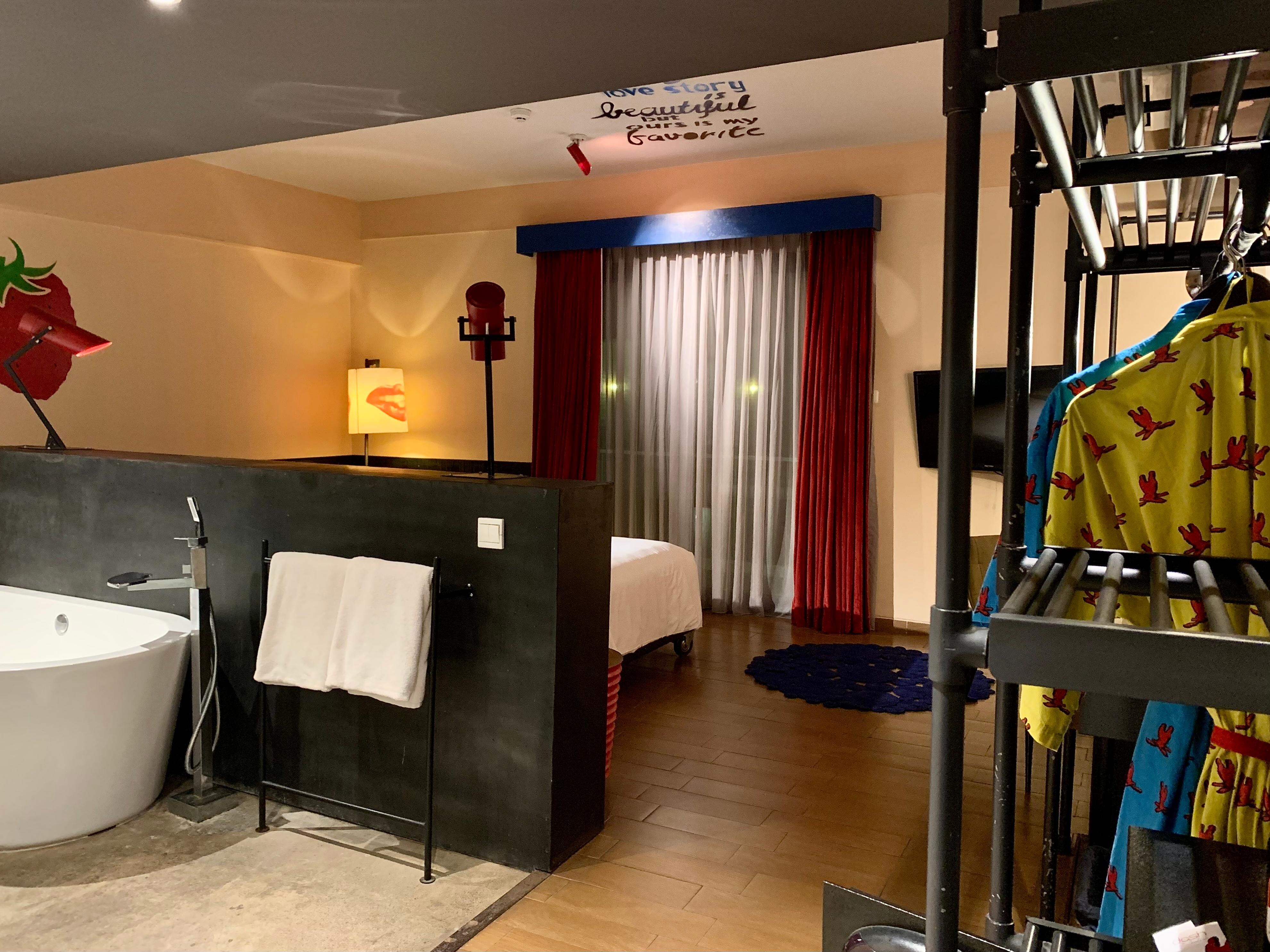 The very spacious deluxe room - with a tub!