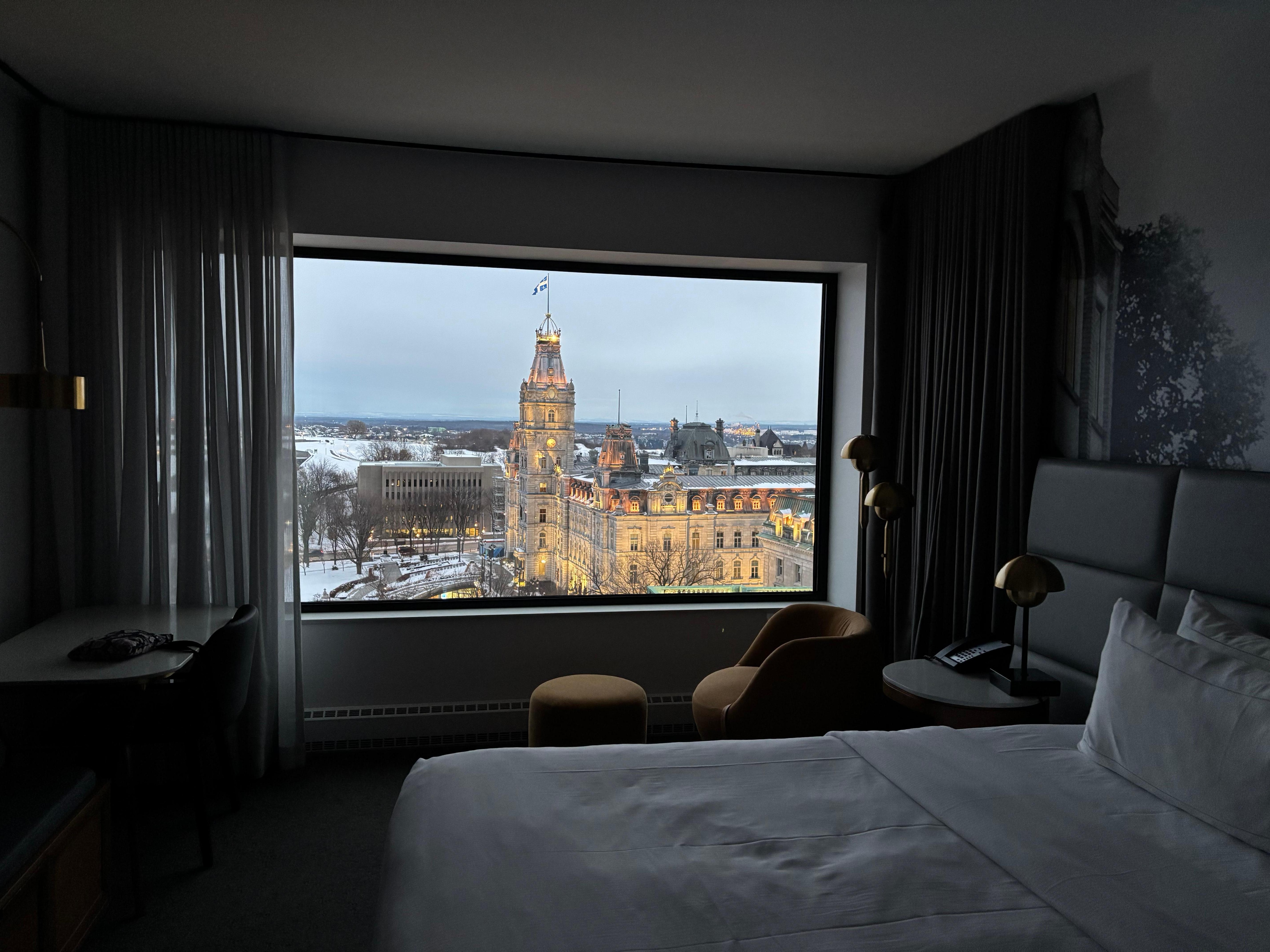 La chambre avec vue sur l’Assemblée Nationale 