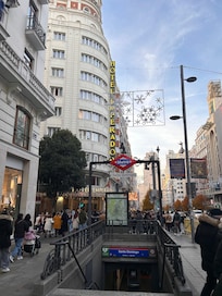 El Htek está justo a una estación de metro.
