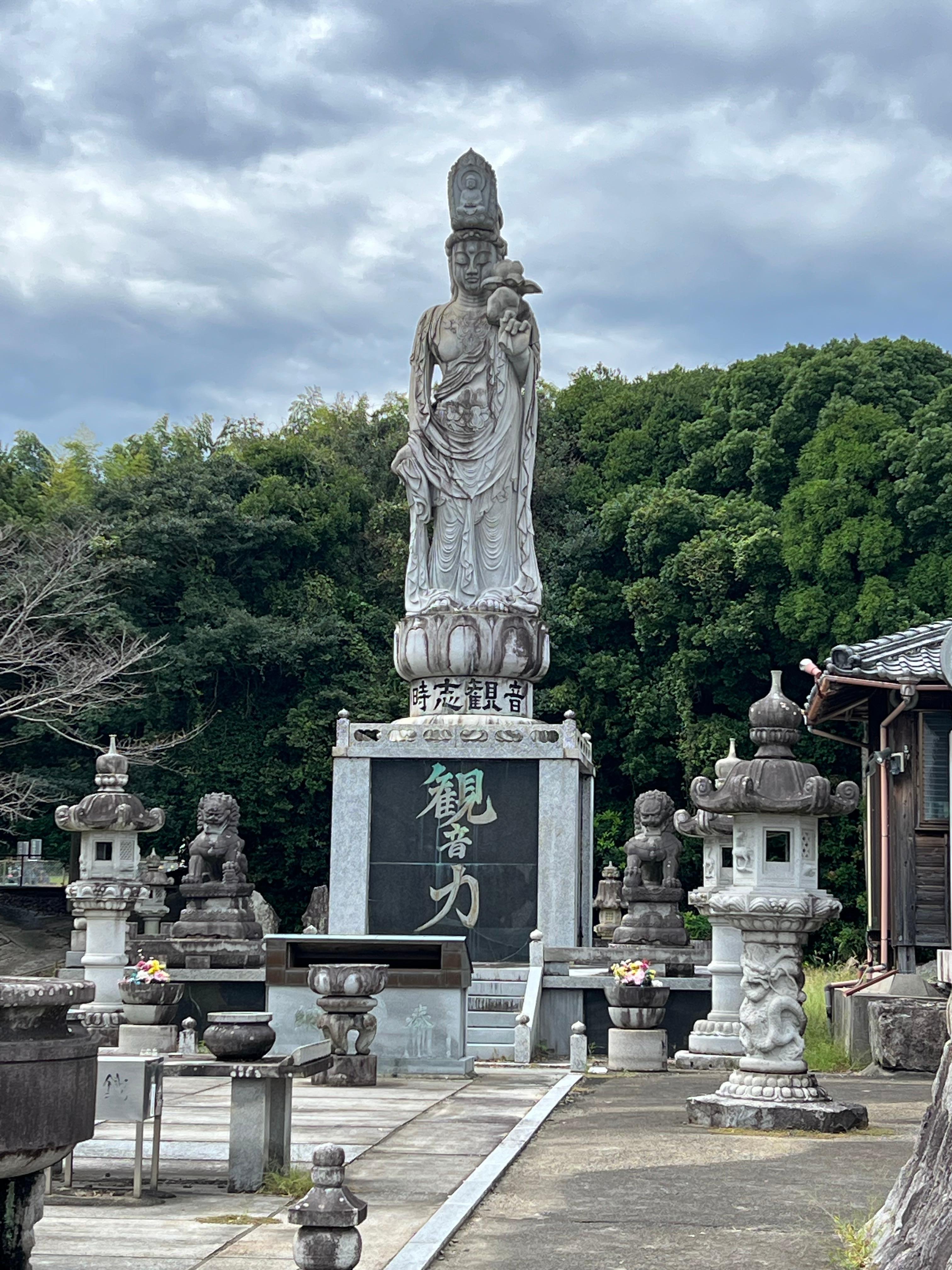 高台にあるお寺で知多お遍路も残すところ後3か所清々しい気持ちでお参りできました。ありがとうございます😊