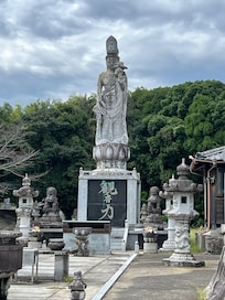 高台にあるお寺で知多お遍路も残すところ後3か所清々しい気持ちでお参りできました。ありがとうございます😊