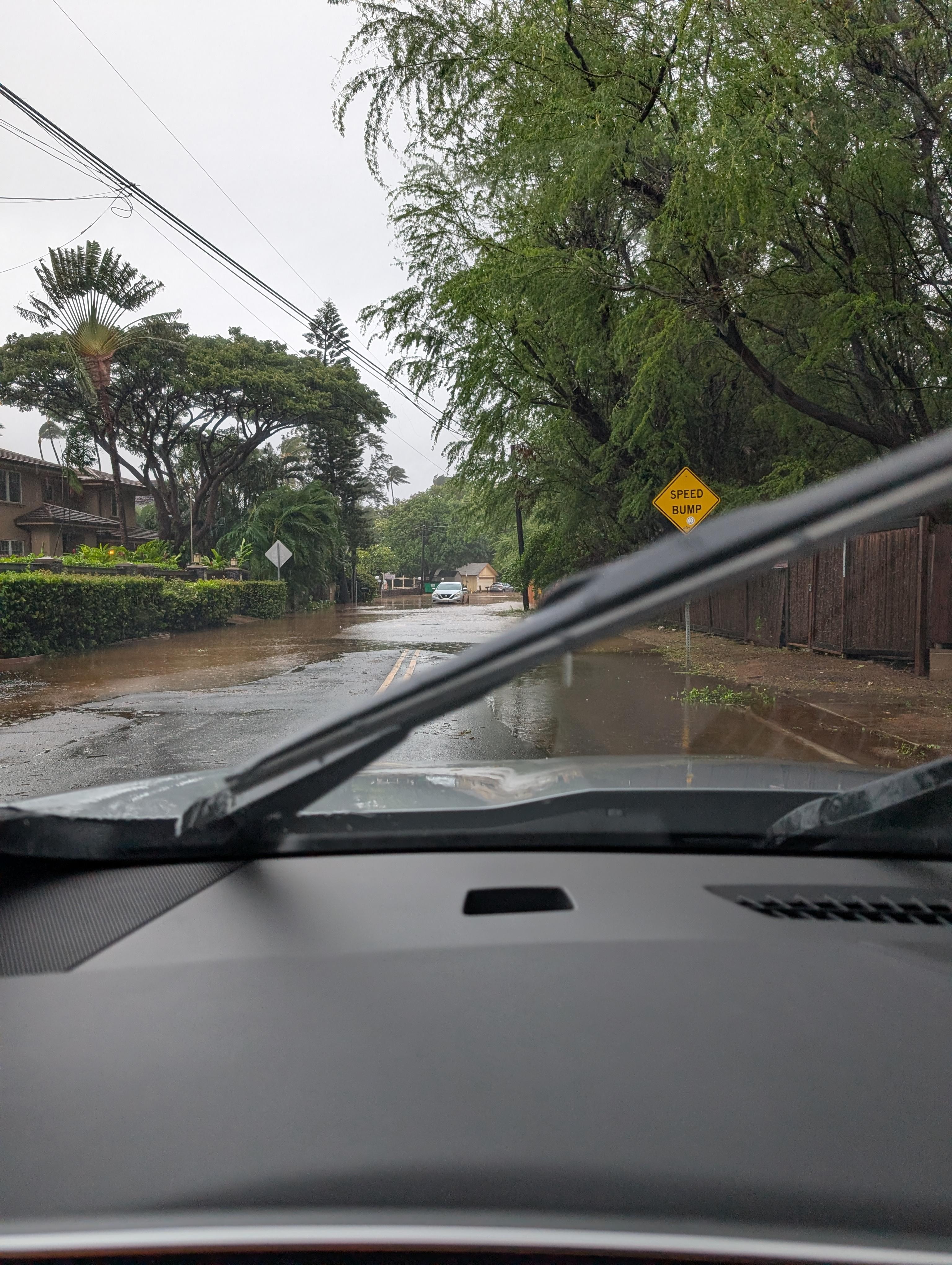 Uluniu impassible due to flooding