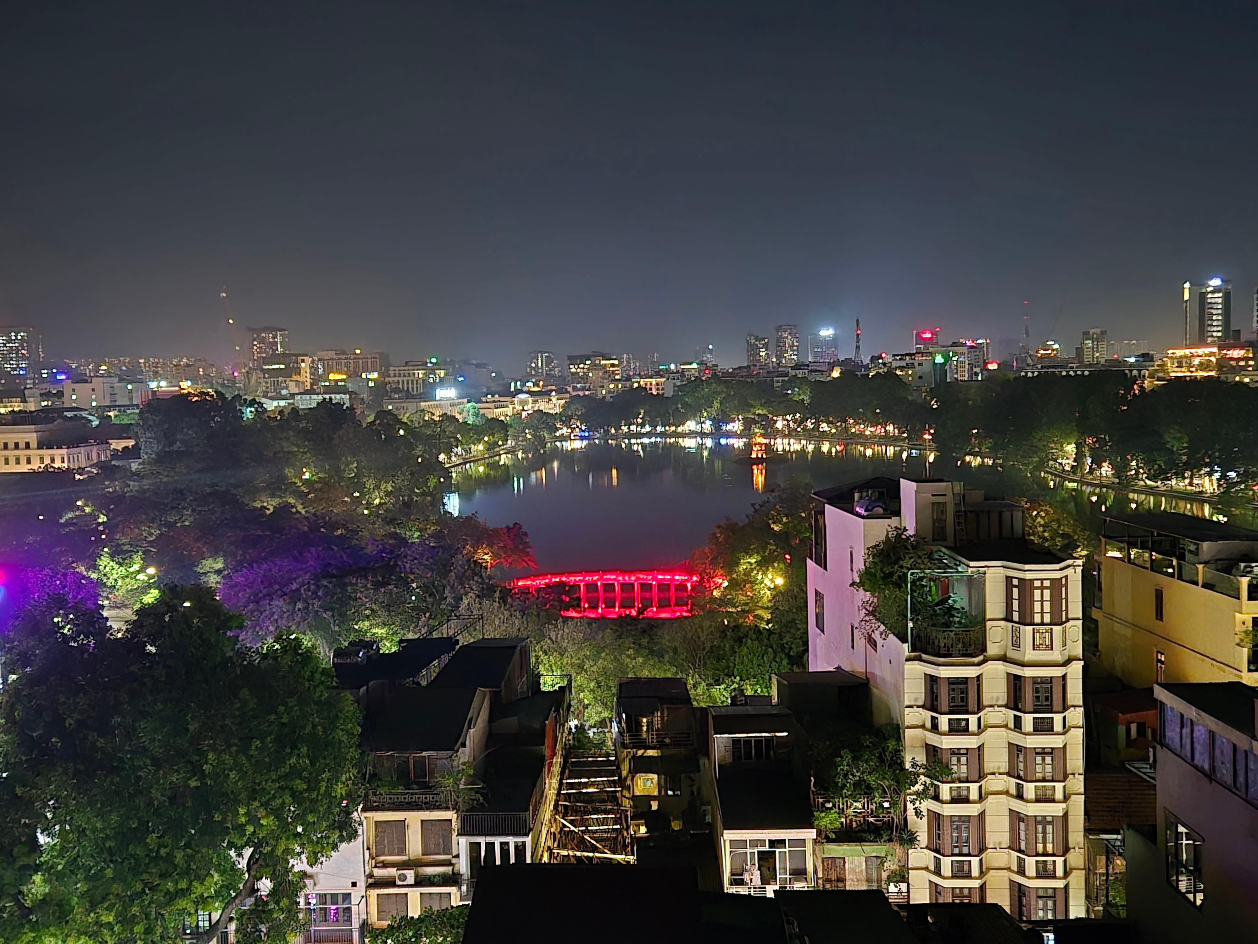 Utsikt fra rooftop bar