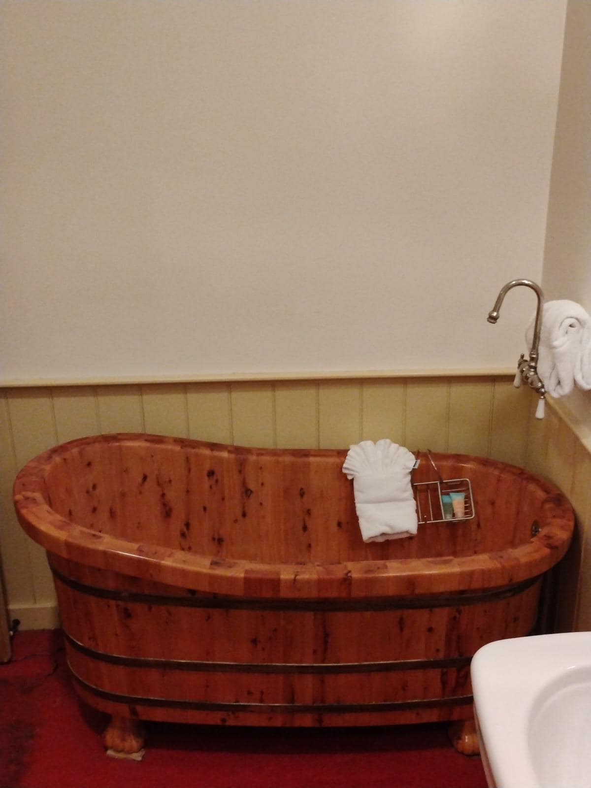 Tub in tub room