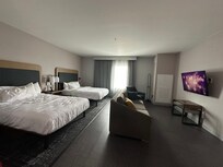 Double queen bed room