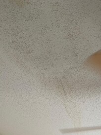 Ceiling in bedroom