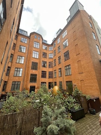 Courtyard between the two hotels