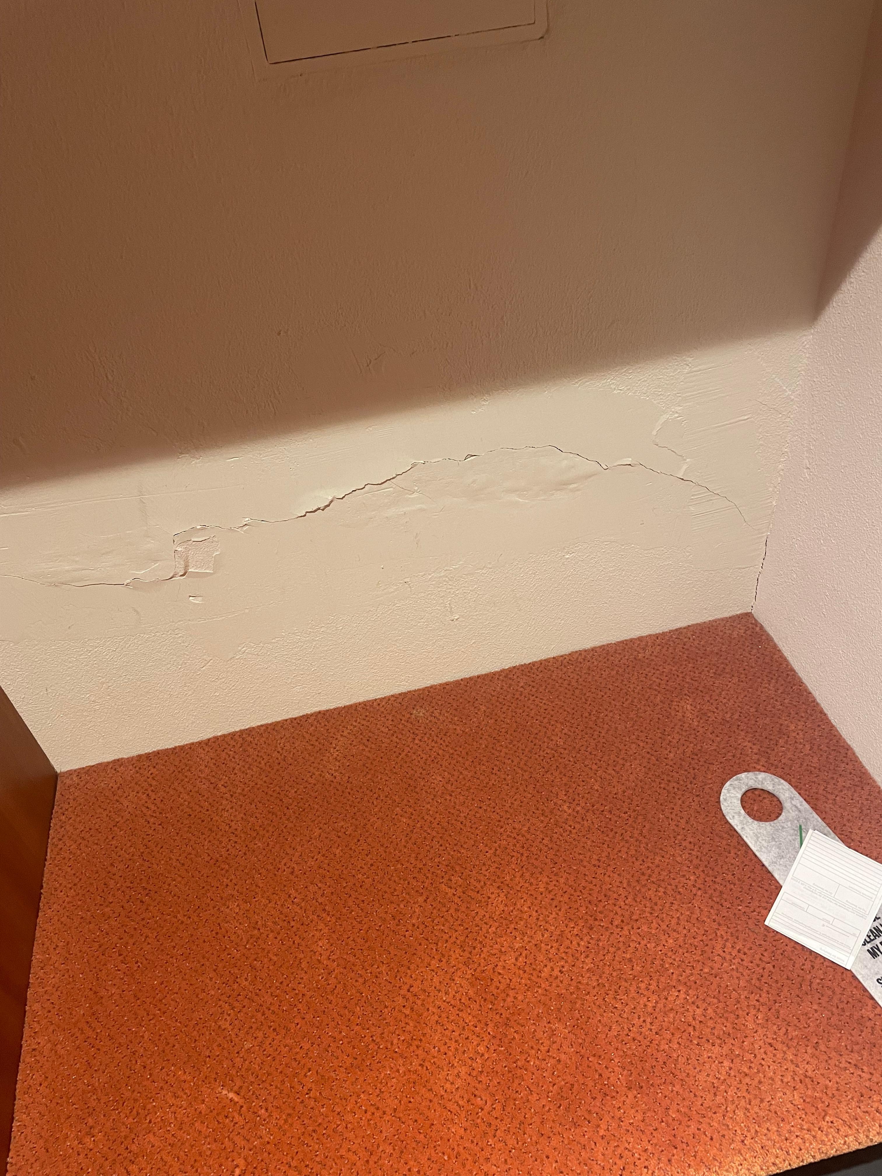 Risse in den Wänden