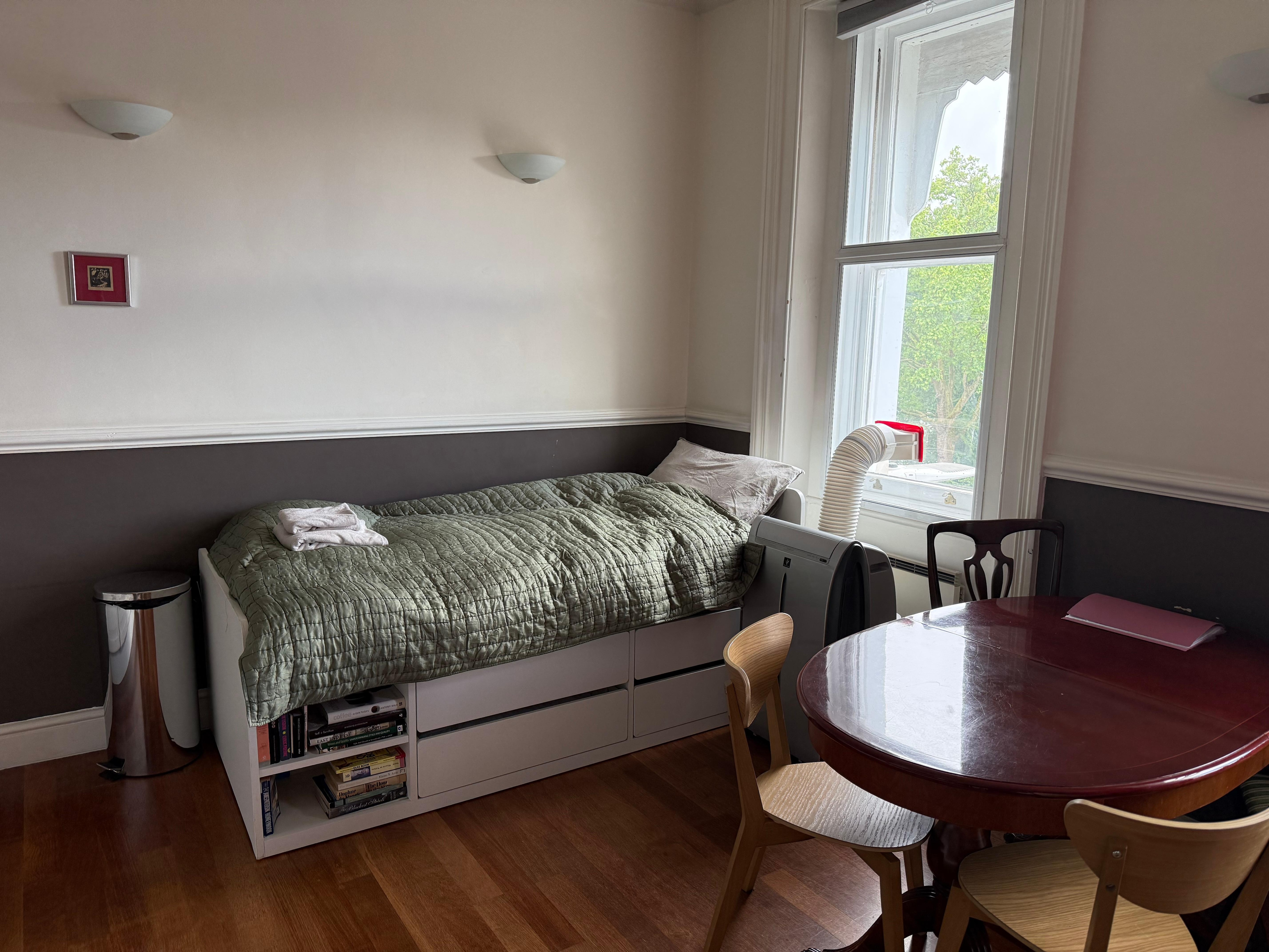 Day bed in the lounge 