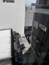 Vista “a la ciudad” de la habitación que me asignaron