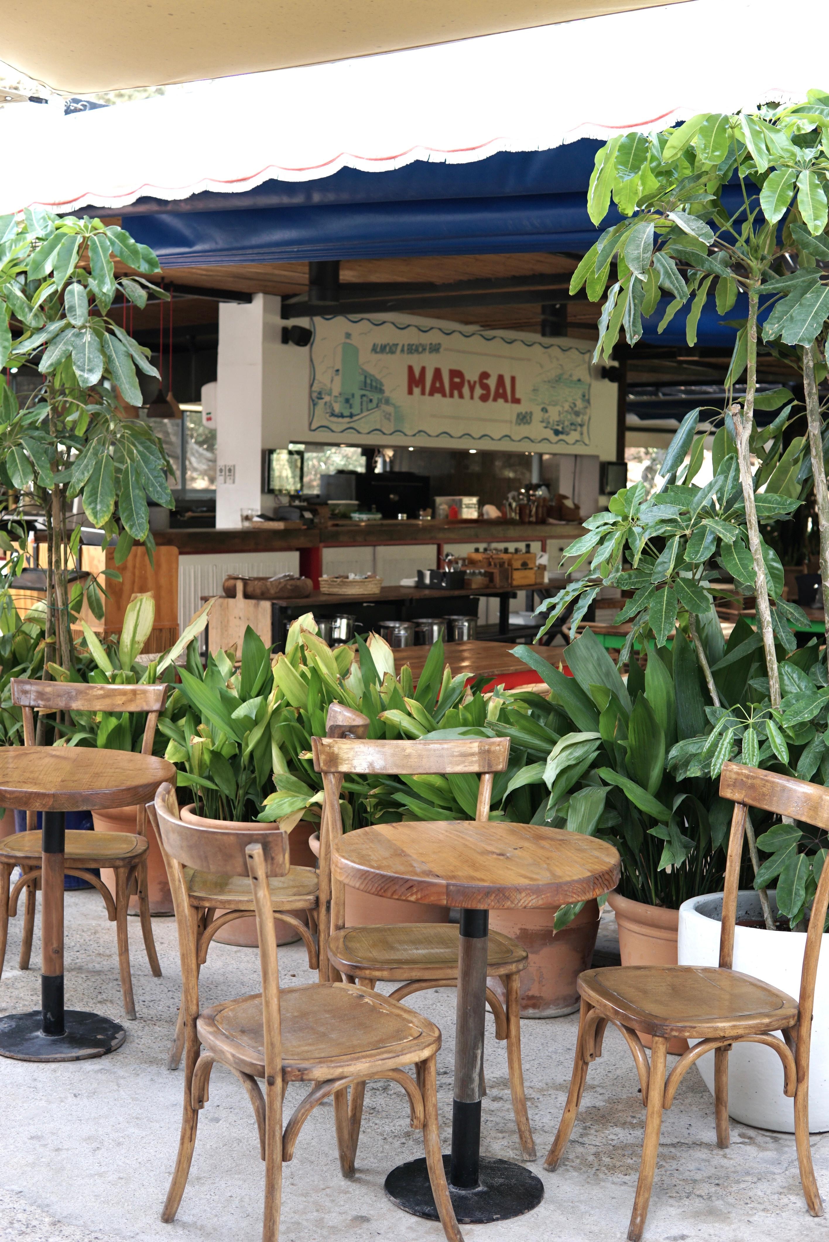 Bar and breakfast area… cool vibes!!!