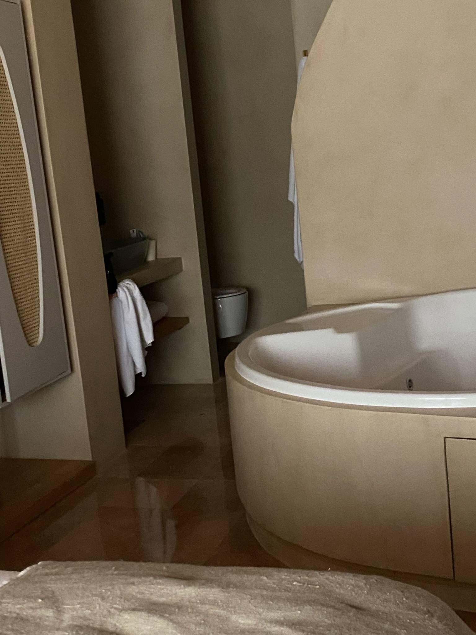 toilettes sans porte ...