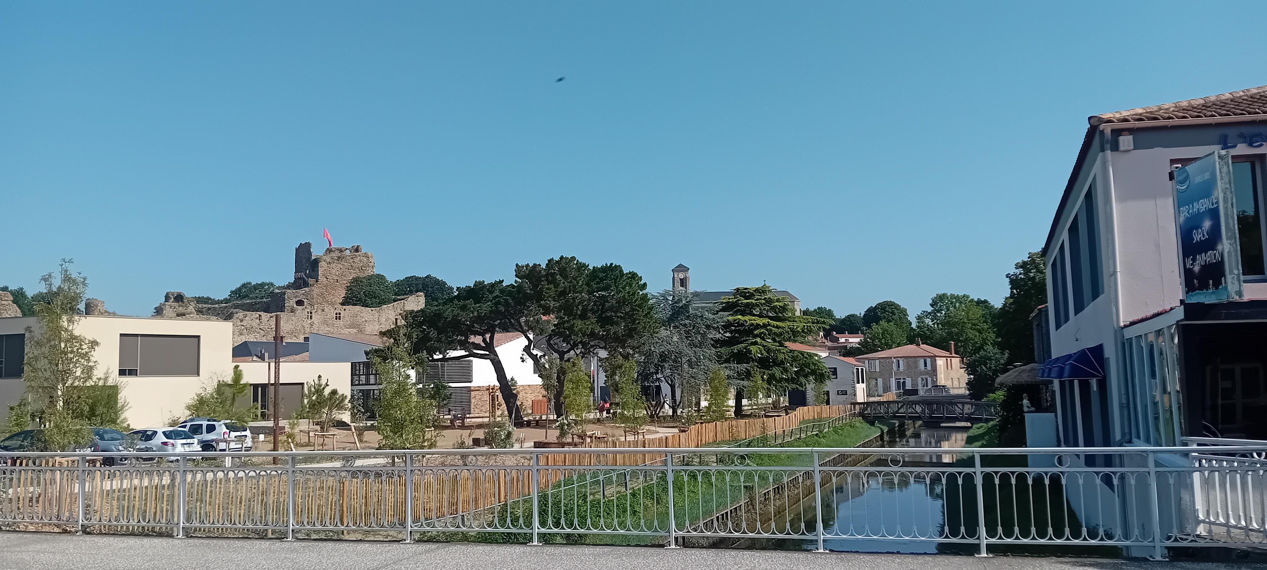 Centre de Talmont St Hilaire et son château