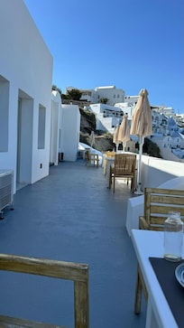 Enjoy your privacy and noise when your neighbours get their breakfast…