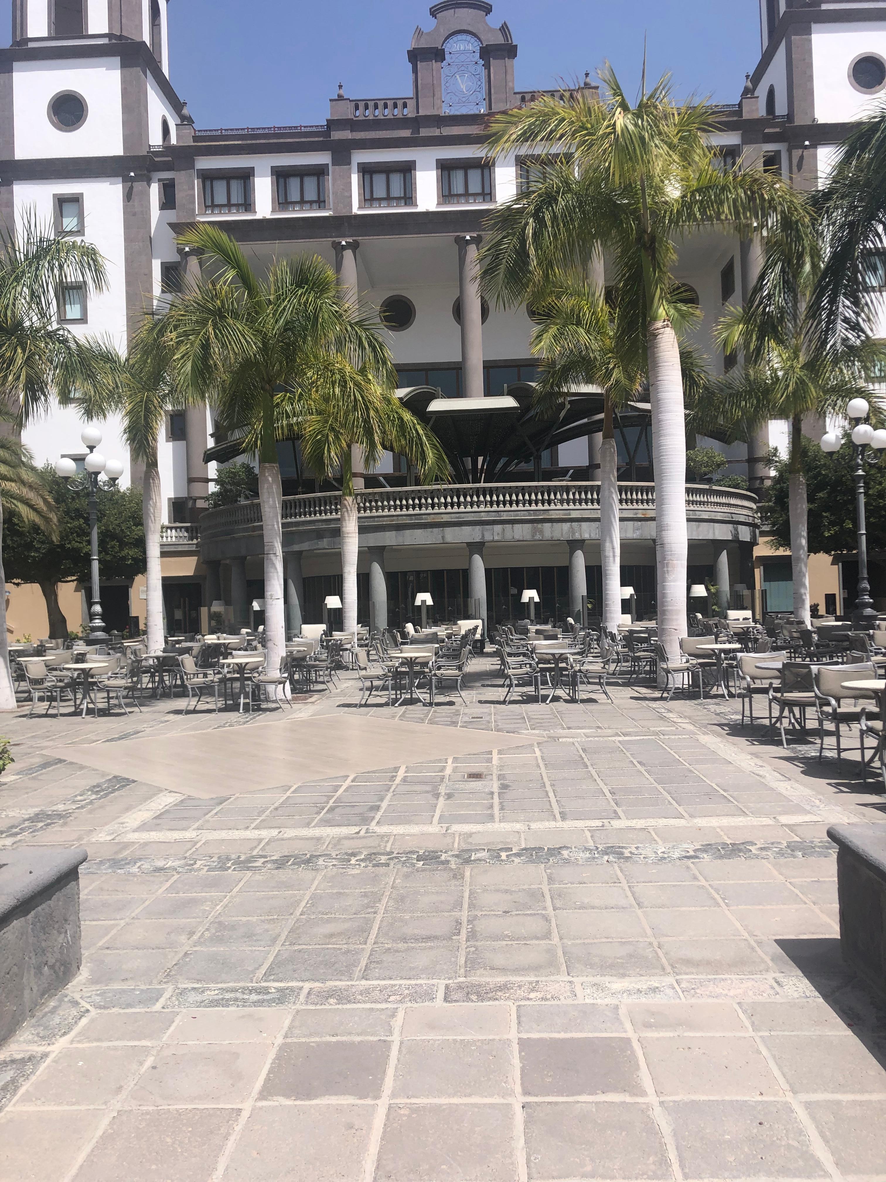 Beautiful courtyard to sit at night and listen to live music 