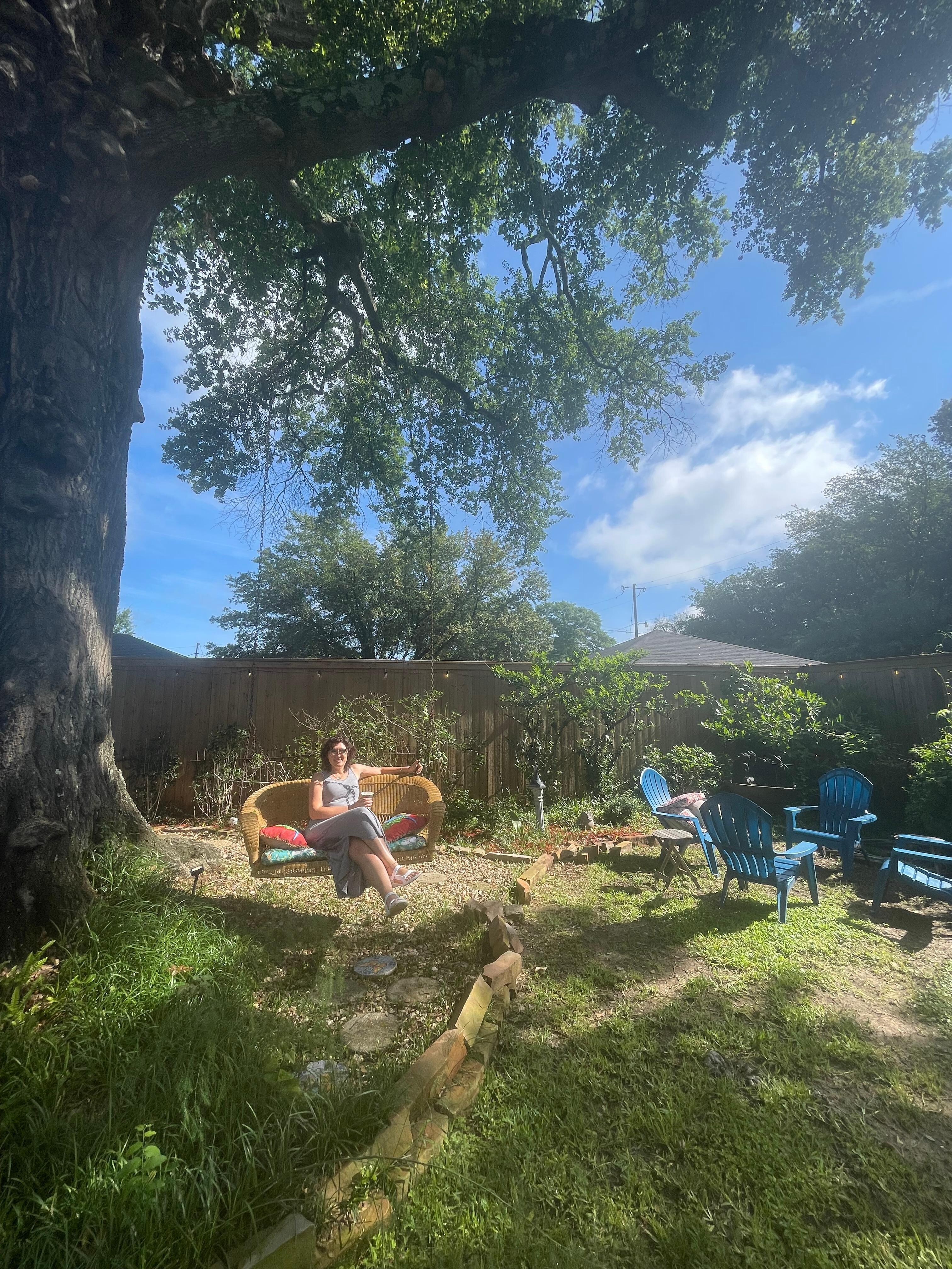 Just look at this tree❤️ What a lovely patio!