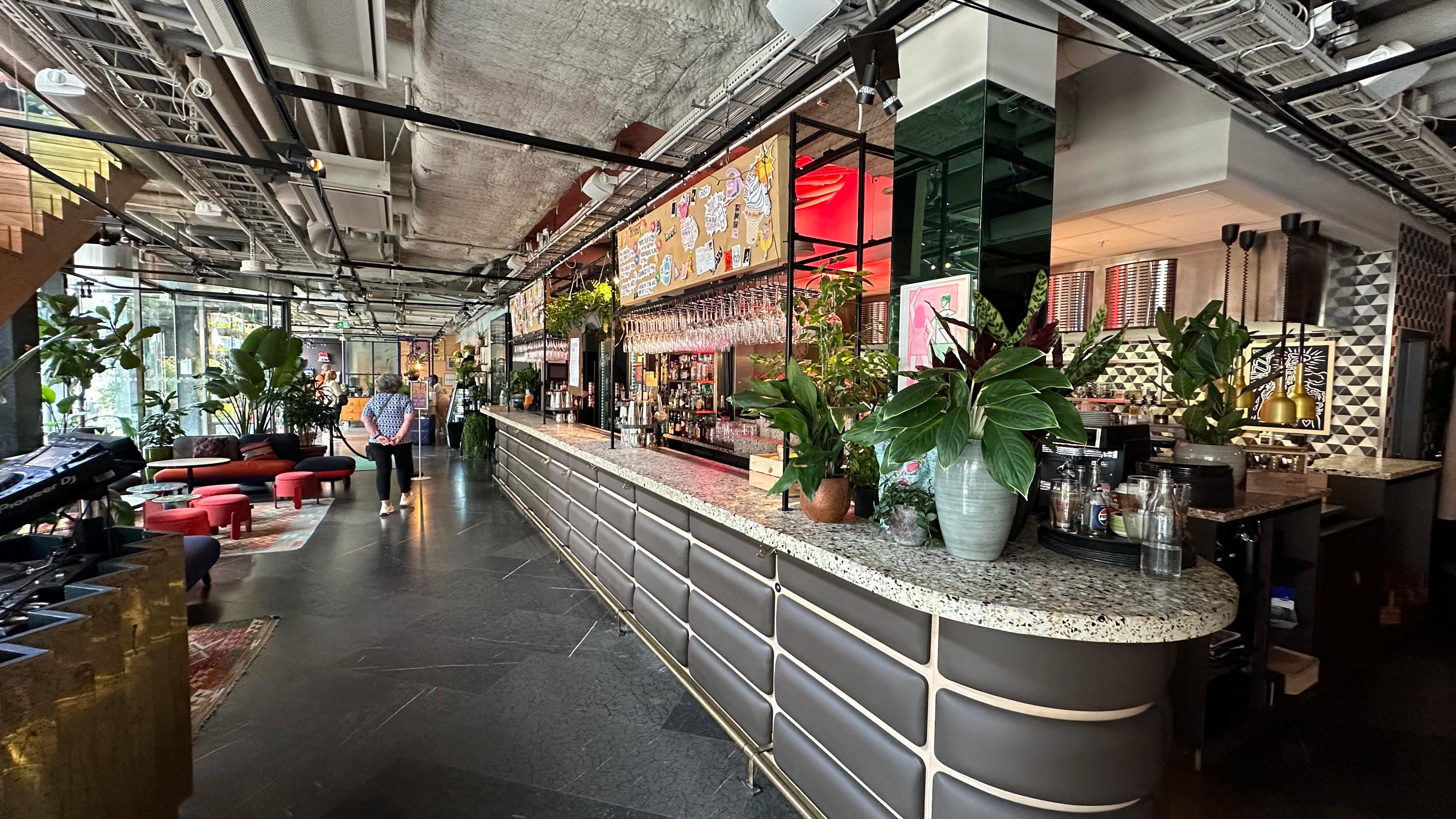 Bar and lounge