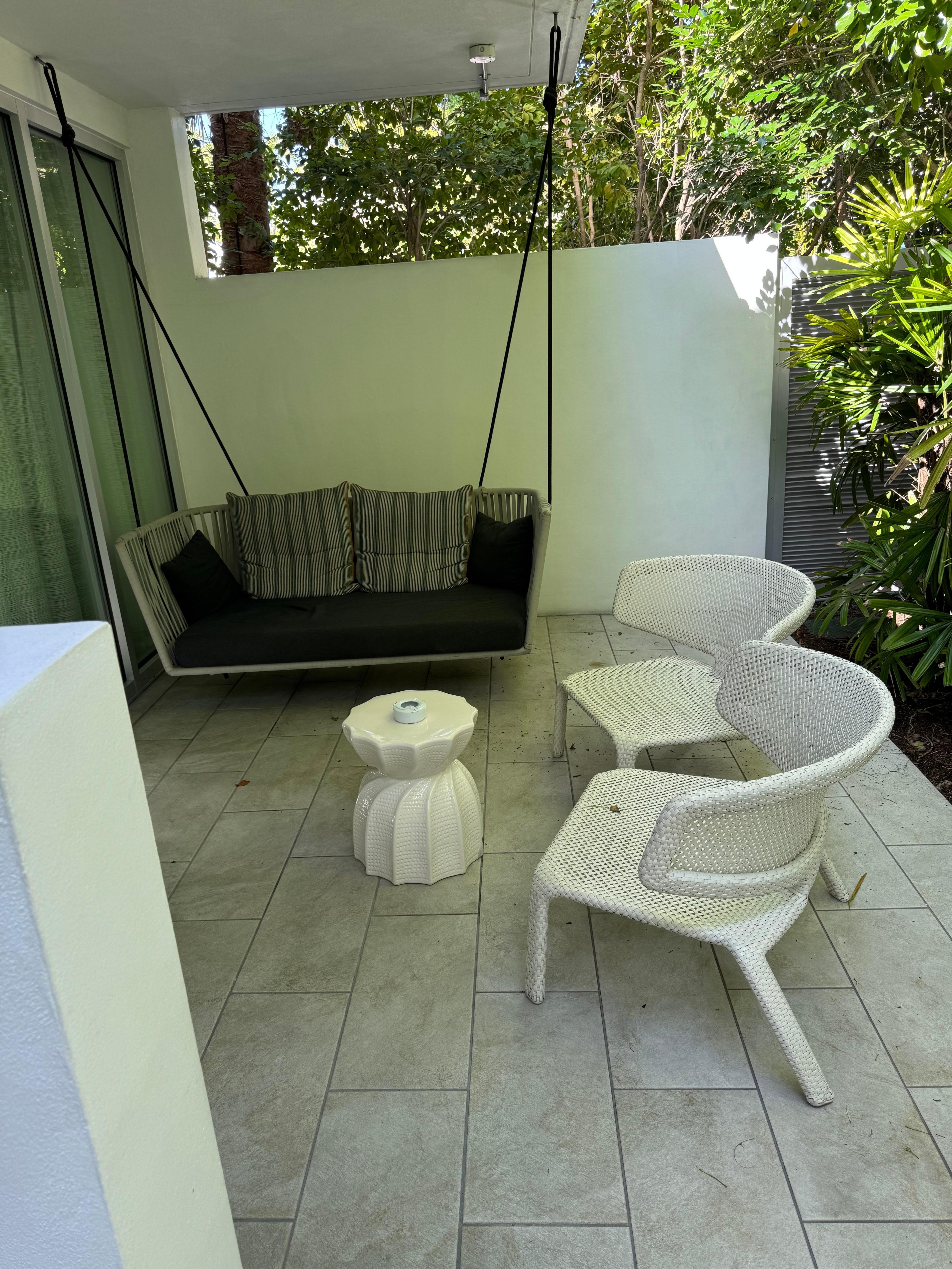 Entryway sitting area