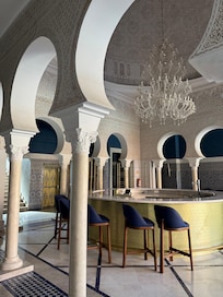 Salon d’attente à côté de la réception