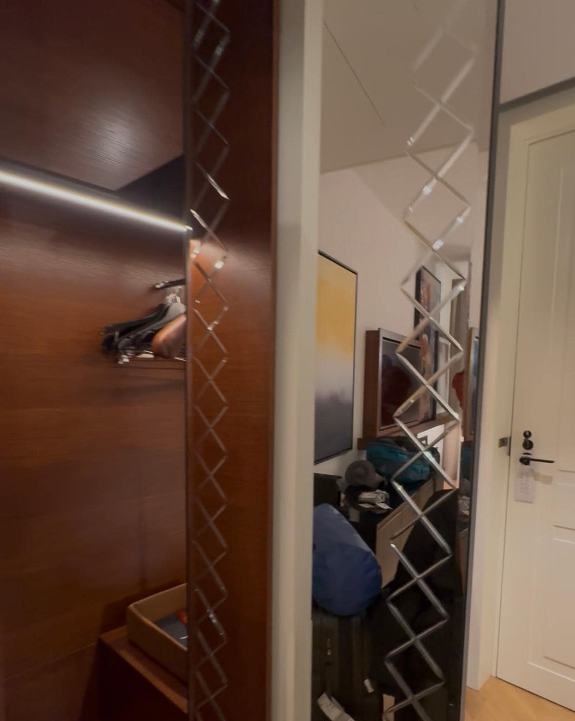 Está lleno de detalles sin sacrificar la funcionalidad del espacio yo le pongo a este hotel un 10/10