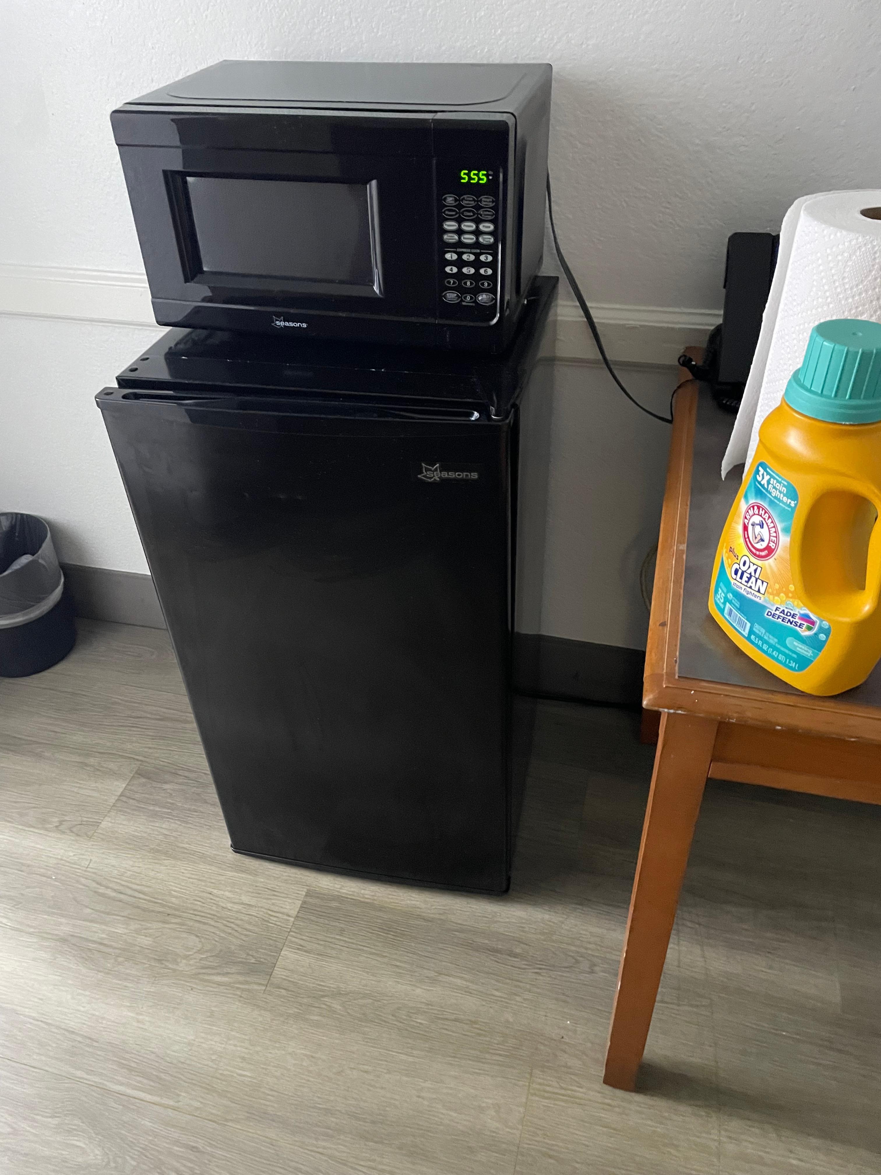 This is the refrigerator and microwave! Refrigerator is not very cold!