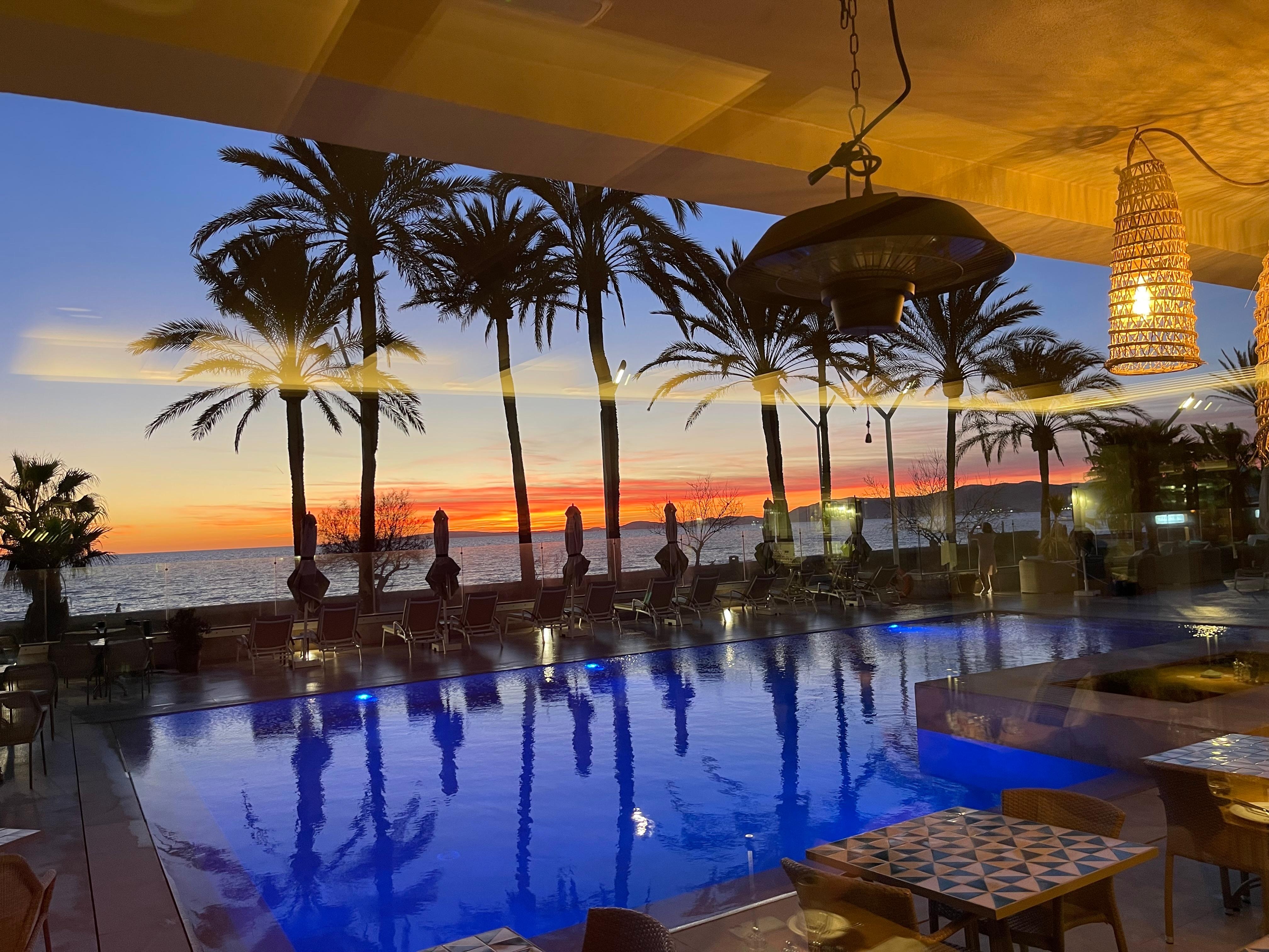 Sunsets are beautiful to see during dinner. 