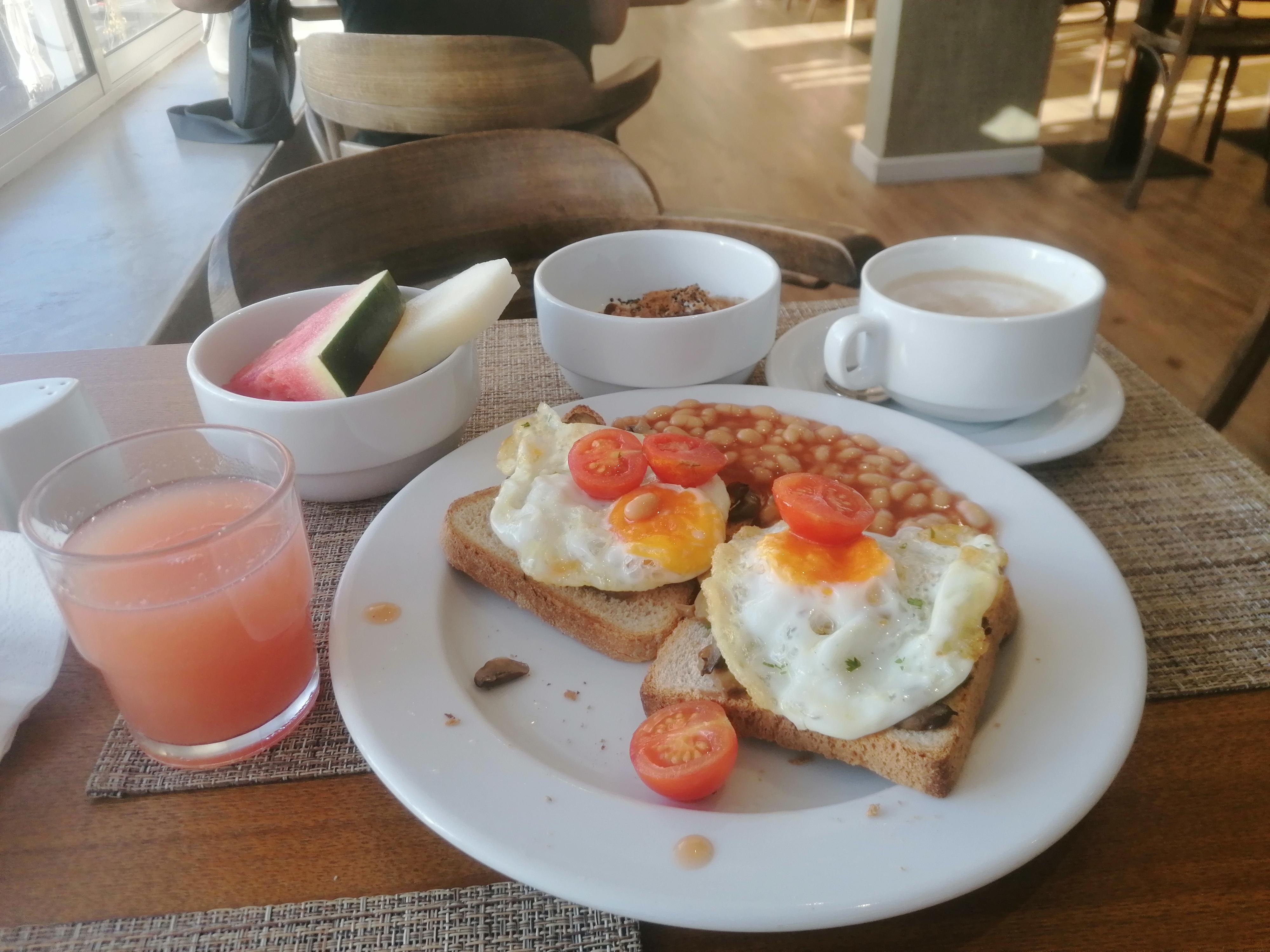 Full English vegetarian breakfast with 10% discount when you stay at hotel 