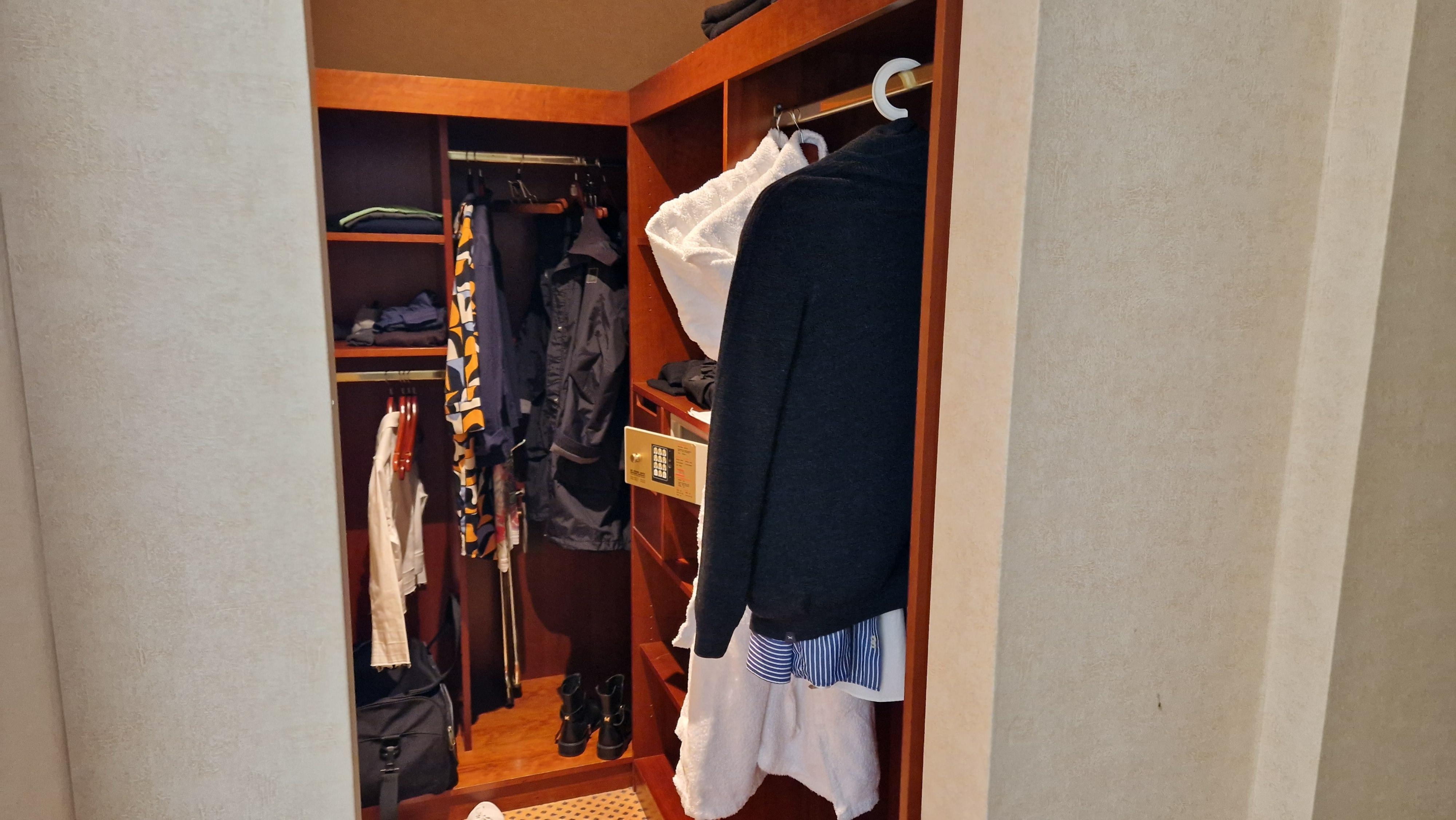 Begehbarer Kleiderschrank