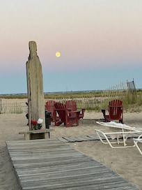 Fire pit area of Blue Sea Motor Inn, close to rooms, then 100yd walk to bay water.