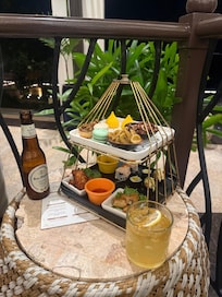 カクテルタイムの食事です