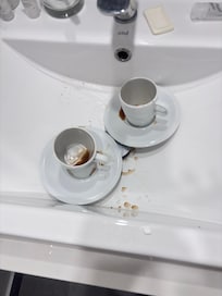 Nobody came to clean. The staff just gaved us 2 regular cups. AIRCON WAS NOISY IN THE EVENING TOO!