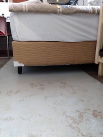 Piso do quarto, com ferrugem