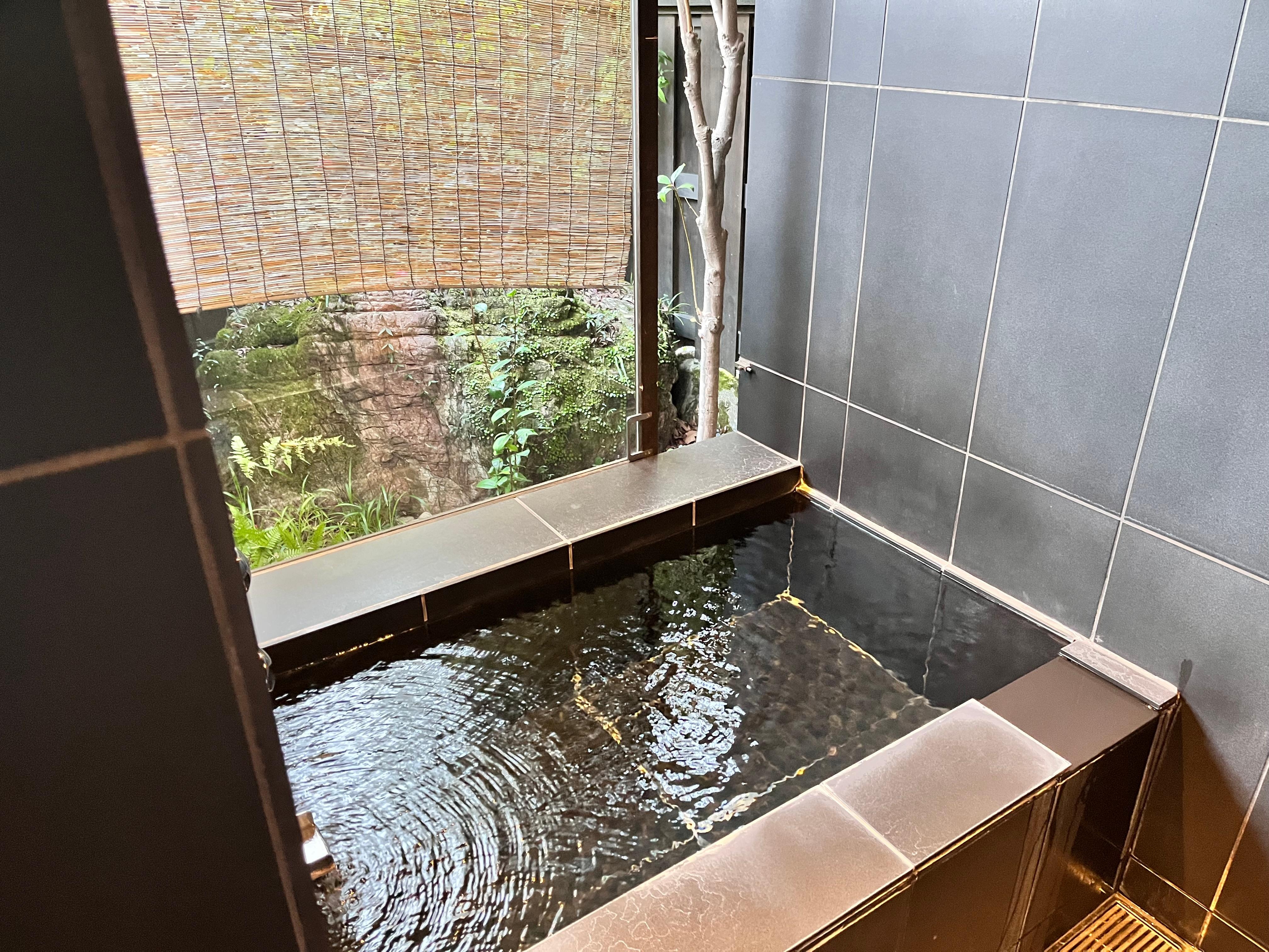 部屋付きの温泉も適温でした