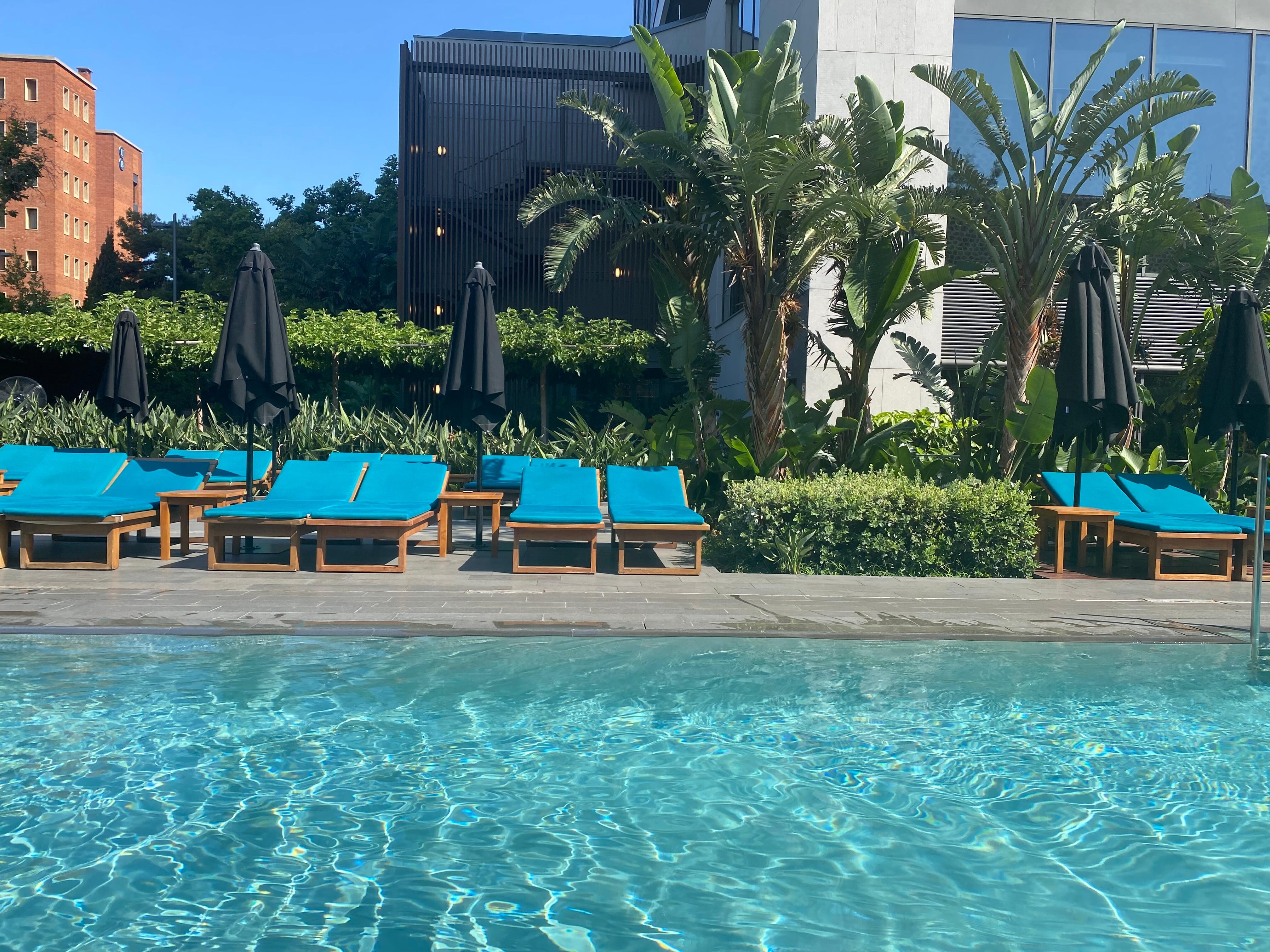 Swimming pool 