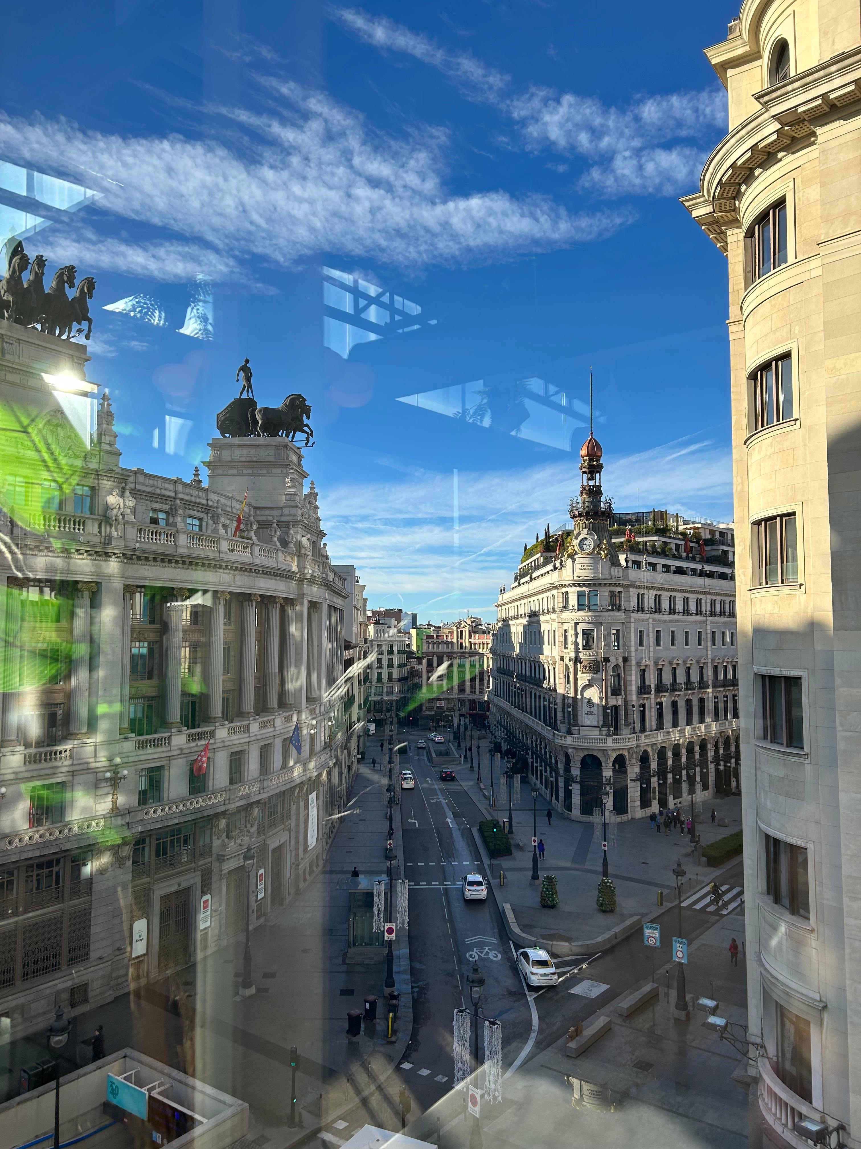 Blick vom Frühstückstisch - „Breakfast in the Sky“