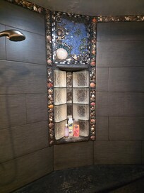 Custom tile shower, 2 shower heads and good size