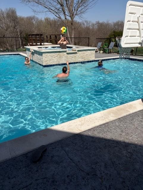 Beautiful pool and hottub

