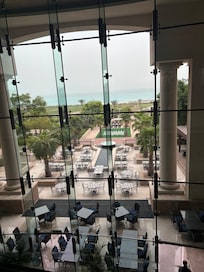 Superbe vue du lobby sur la plage