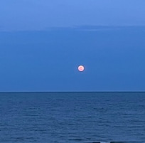 Strawberry Moon in front of Seaside Amelia Inn 6/11/2025