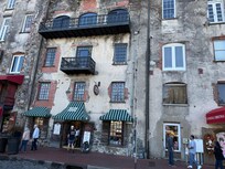 Example of that old world vibe that Savannah offers. Old, historical homes that have so much character and charm.