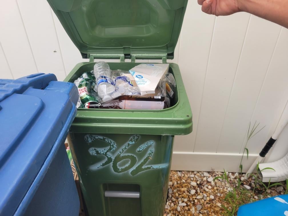 Recycling was full upon arrival. Never emptied. 