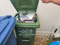 Recycling was full upon arrival. Never emptied.