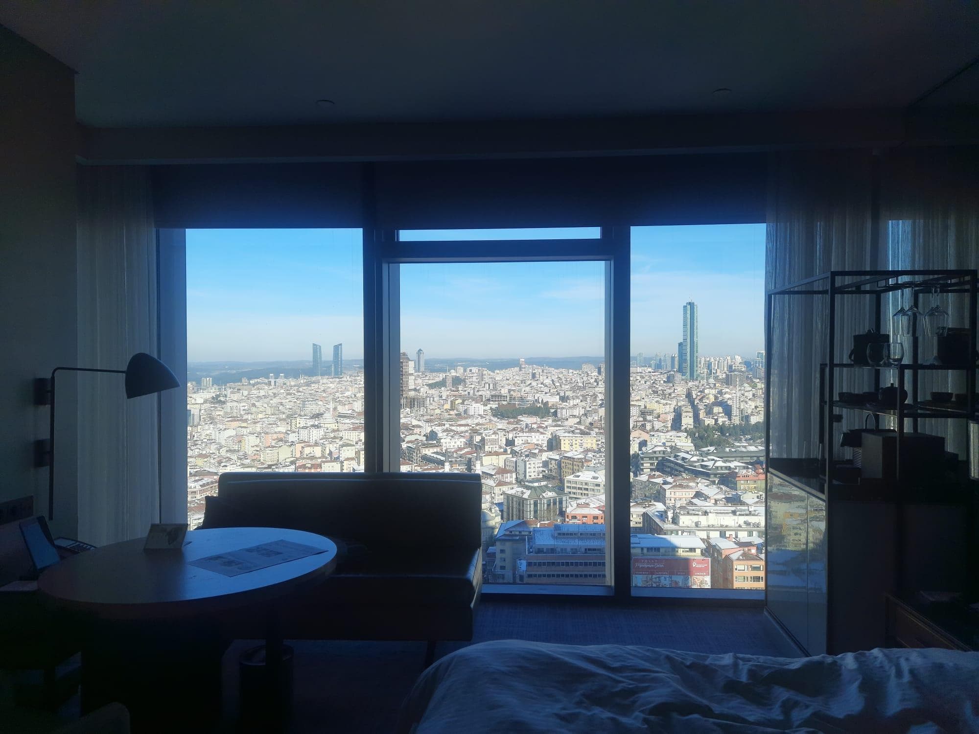 horizontal sky line view