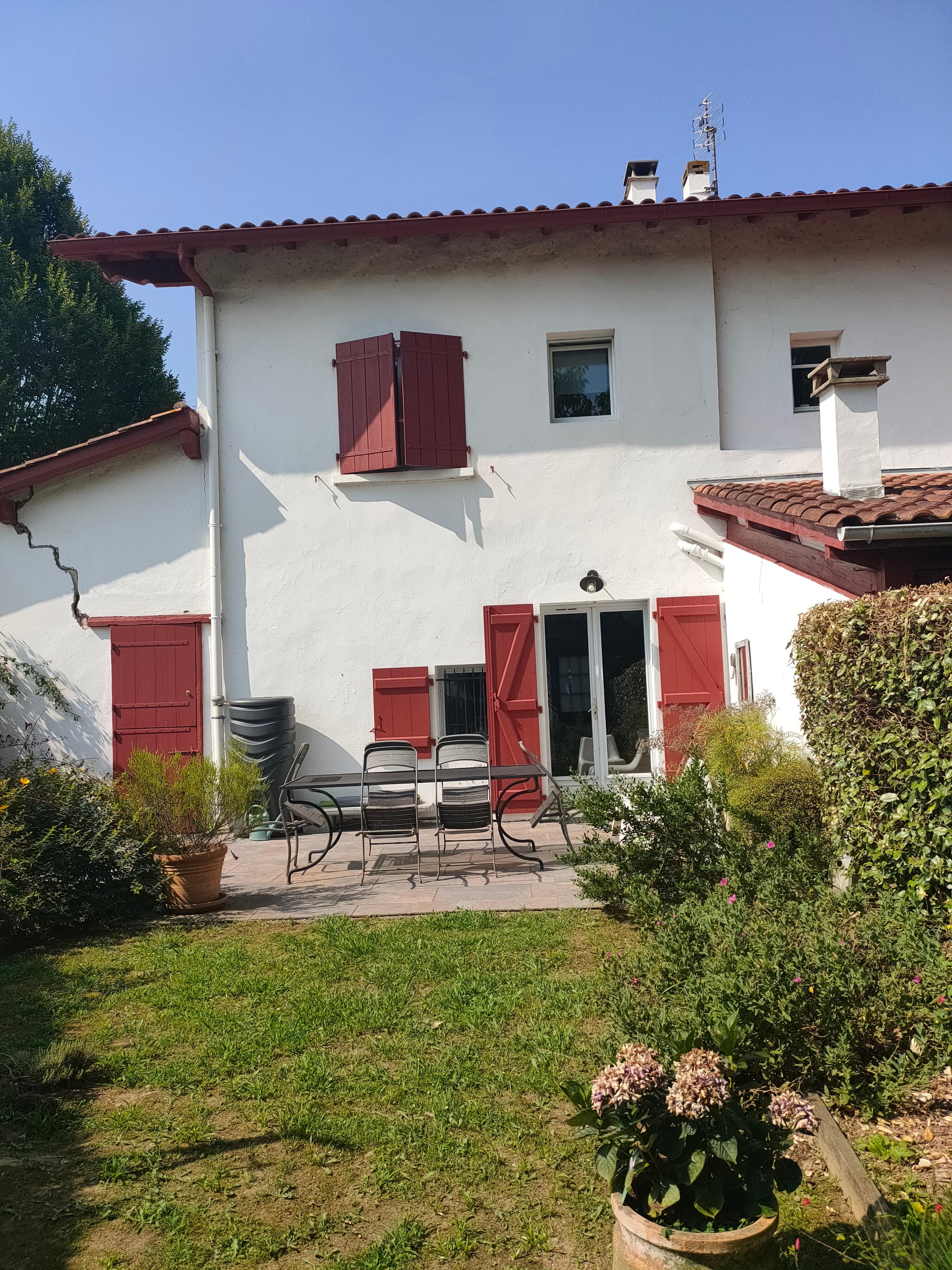 Photo extérieure de maison 