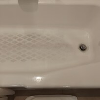 Filthy tub with black hairs and plugged drain. Horrible !